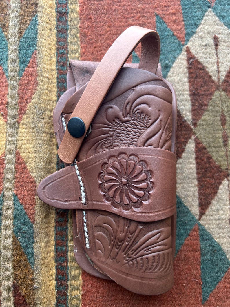 Western Läderhölster med Blommigt Skuggmönster Passar Colt Kimber Springfield Ruger RIA Modell 1911 bild 8