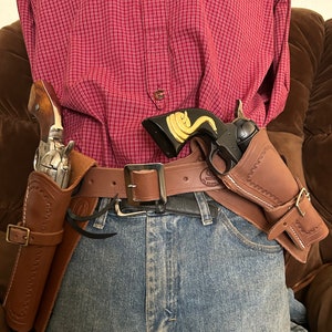 Zestaw skórzanych pasów i kabur na dwie sztuki broni Western Leather, pasujących do rewolwerów Colt SAA Ruger Vaquero Uberti Cattleman EMF Pietta 1873