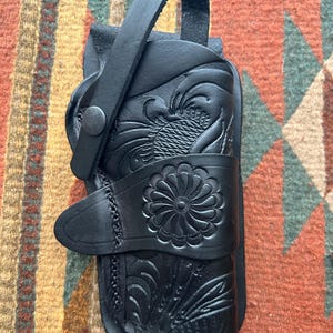 Western Läderhölster med Blommigt Skuggmönster Passar Colt Kimber Springfield Ruger RIA Modell 1911 bild 9
