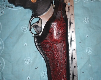 Funda de cuero con apertura para el pulgar y pergamino floral. Compatible con S&W 686, 586, 66, 19, 10, Ruger GP100, Taurus 66, 627, Colt Python.