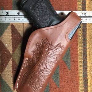 Kabura skórzana Thumb Break z wzorem liścia żołędzia PASUJE do Glocka Model 17 / 22