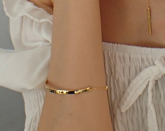 Bar & Chain Bracelet, Minimalist Bracelet, Sterling Silver Bracelet, Modern Jewelry, Curved Bar Bracelet