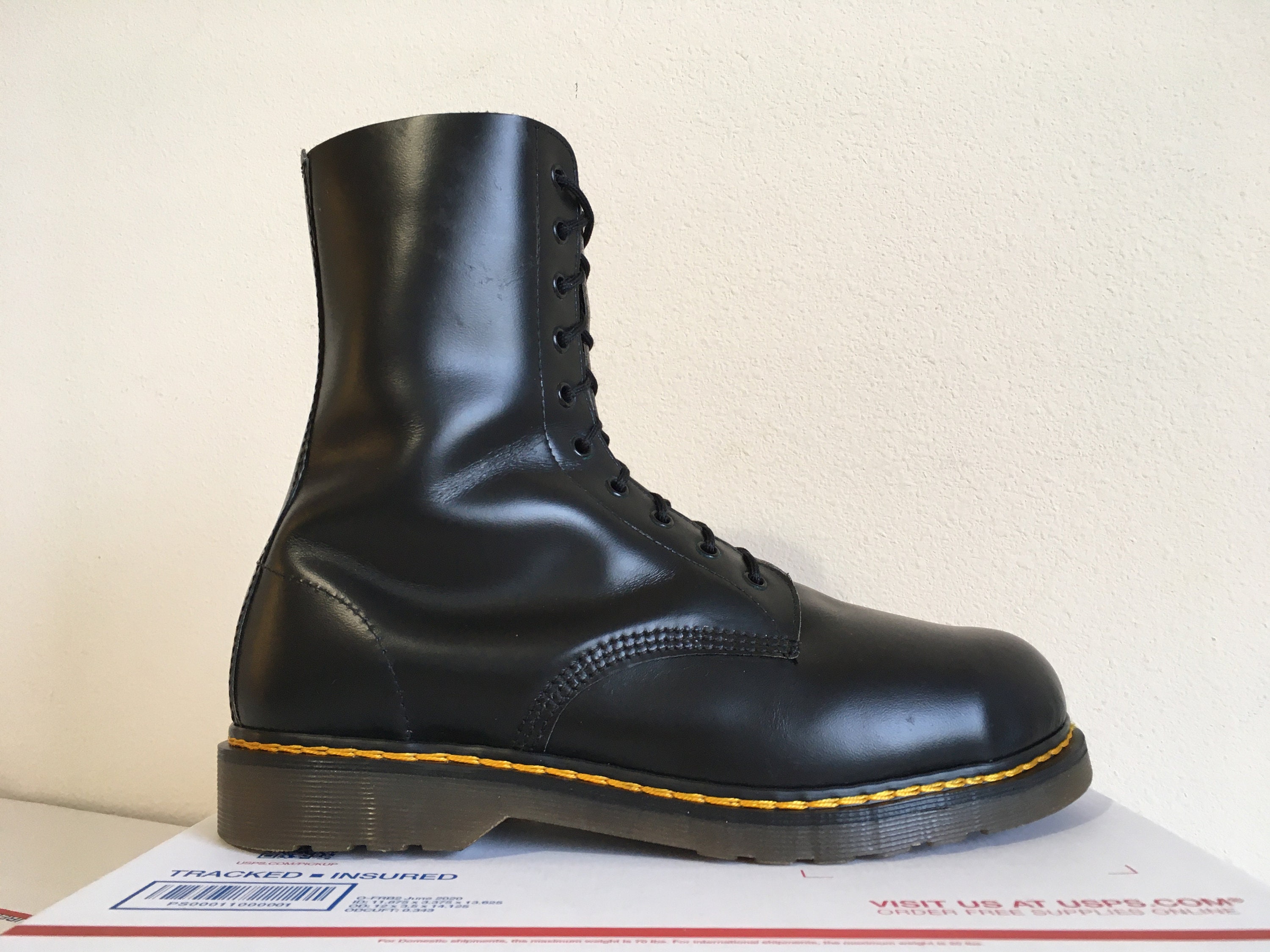 10 eye doc martens