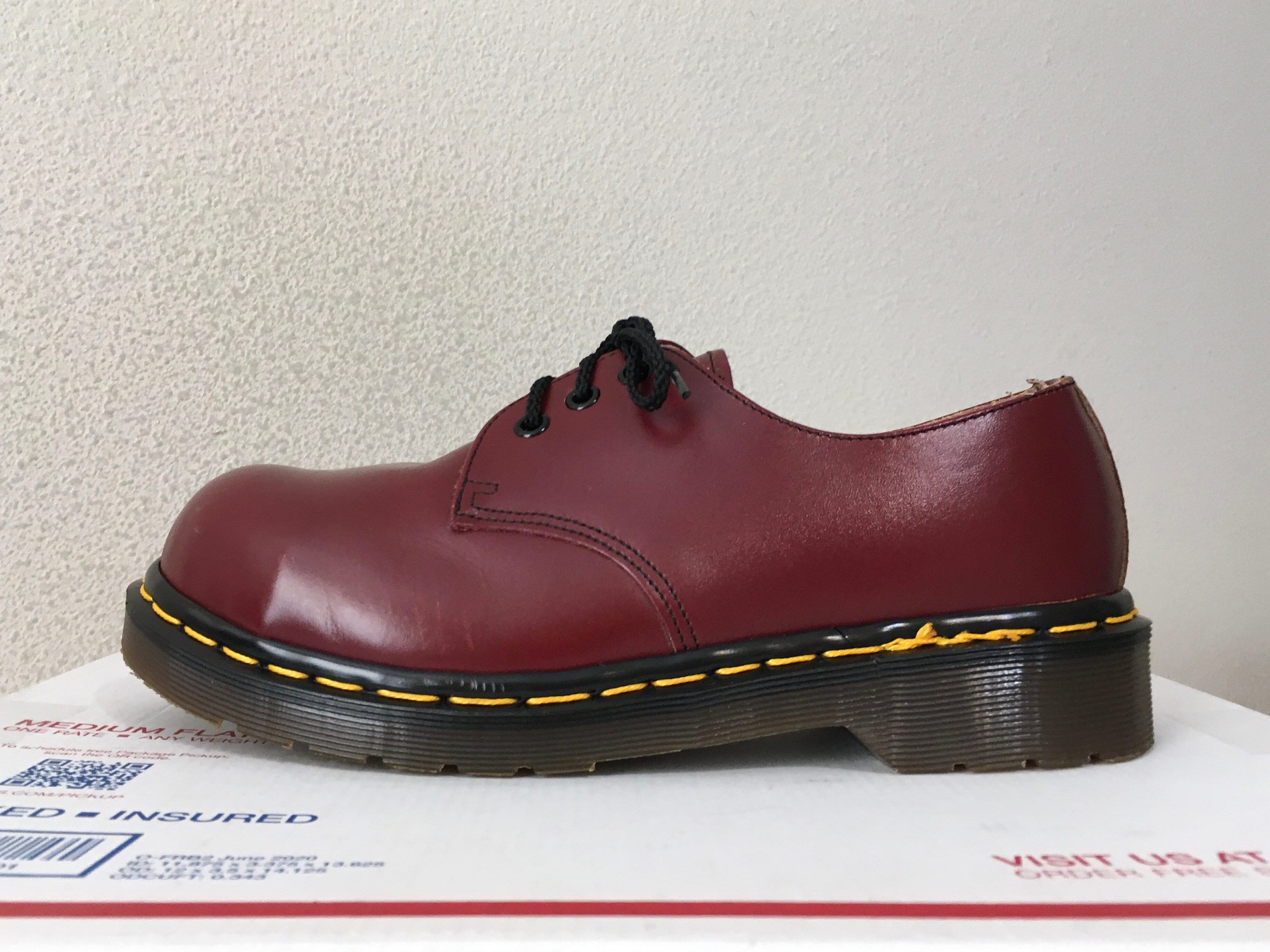 dr martens 1925 cherry red