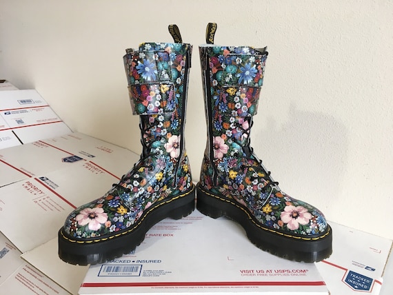 Dr. Martens Wanderlust Jagger US 9 Floral Boots Platform Dr. Martens Wanderlust Jagger US 9 Floral Boots Platform