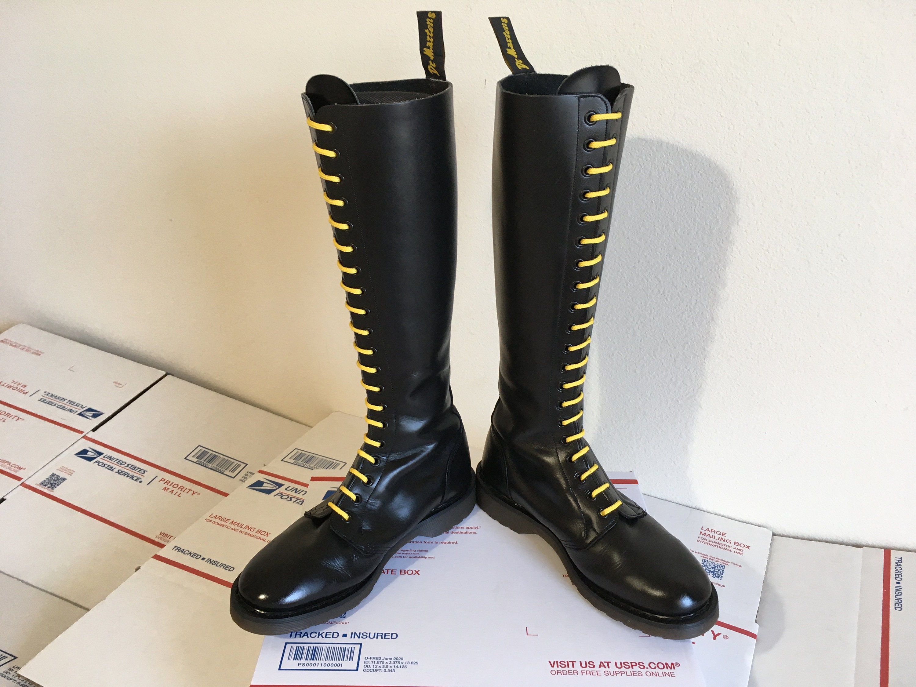 martens 20 eye
