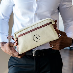 Personalisiertes Dopp Kit - Kulturtasche mit zwei Fächern - Kulturtasche für Trauzeugen - Kulturtasche für Trauzeugen - Reisetasche für Männer