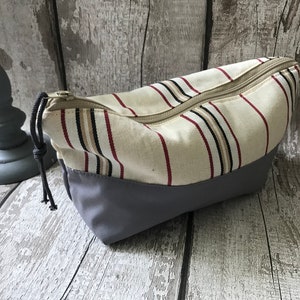Medium size cosmetic/toiletry bag/makeup bag/purse