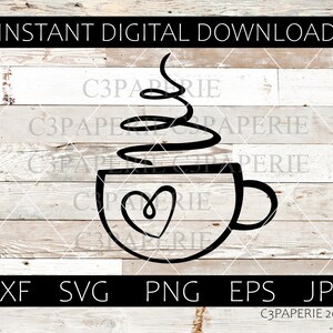 Pode incluir: Ilustração de linha preta e branca de uma caneca de café com vapor subindo do topo. A caneca tem um formato de coração no interior. O texto "INSTANT DIGITAL DOWNLOAD" está no topo da imagem. O texto "DXF SVG PNG EPS JPG" está na parte inferior da imagem. O texto "C3PAPERIE 2021" está na parte inferior direita da imagem.