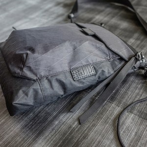 Sac à bandoulière, sac messager, techwear, sacoche, sac EDC, sac de banlieue, sac de vélo, Xpac, sac pour appareil photo, sac pour téléphone, étui pour téléphone, fermoir magnétique image 9