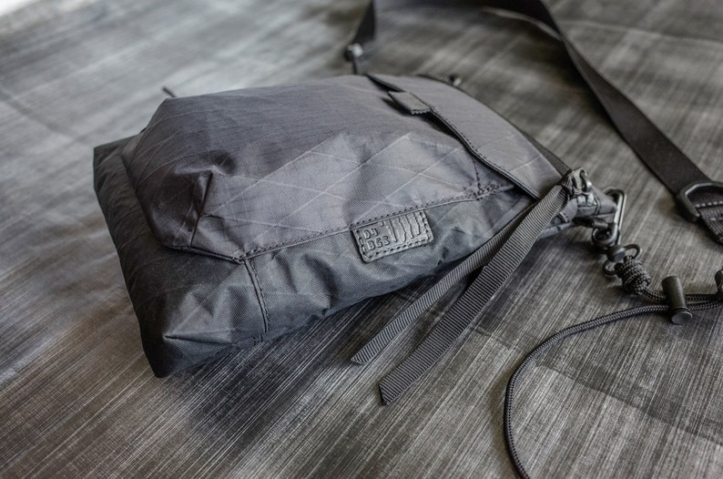 Sac à bandoulière, sac messager, techwear, sacoche, sac EDC, sac de banlieue, sac de vélo, Xpac, sac pour appareil photo, sac pour téléphone, étui pour téléphone, fermoir magnétique image 9