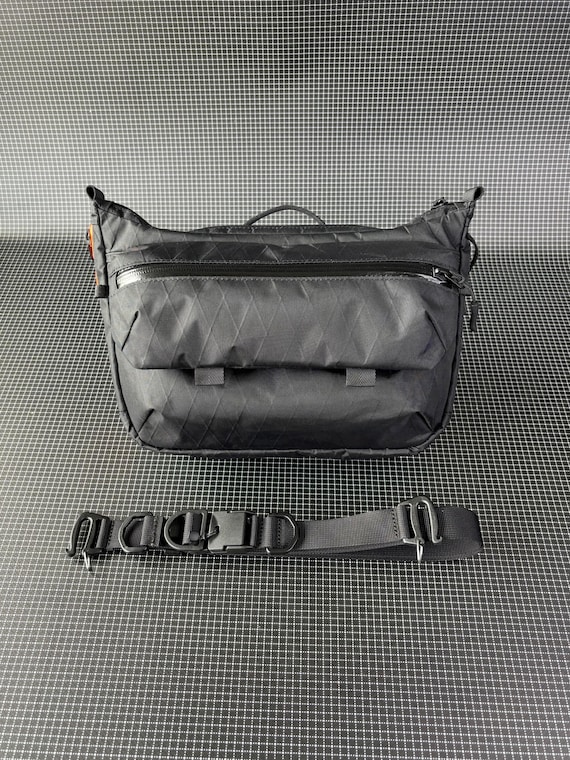 Shoulder Bag, Messenger Bag, Sling bag, Sacoche, Techwear, EDC Bag, Lightweight Bag, Xpac, Dyneema, Commuter bag, Crossbody Bag,  D4bgs