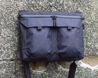 Shoulder Bag, Messenger Bag, Techwear, Sacoche, EDC Bag, Commuter bag, Bike Bag, Xpac, Camera bag, iPad bag, iPad case, Magnetic clasp