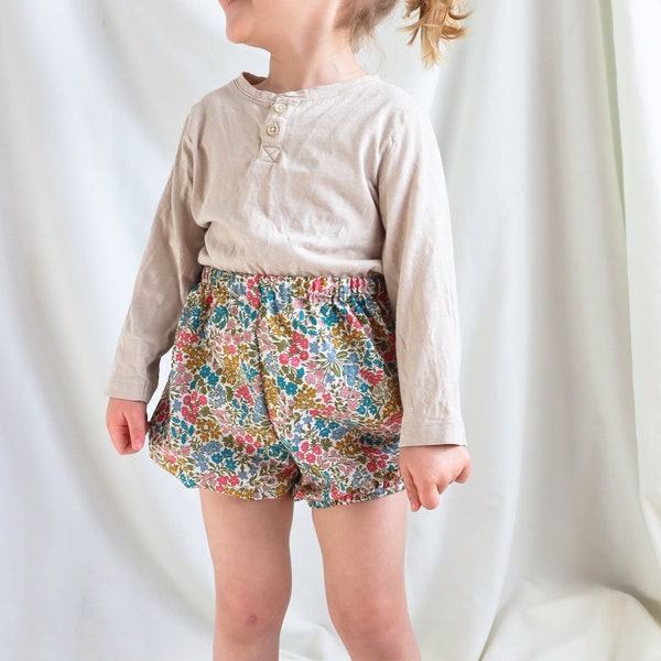 Liberty London Mädchen Blusen, Baby Mädchen Shower, neues Baby Geschenk, junge Mädchen Bloomers, Kleinkind Shorts, Vintage Baby Kleidung, Windelhülle