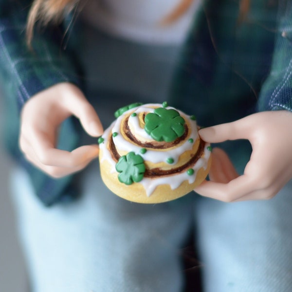 1:4 scale miniature cinnamon bun for 40-50 cm dolls, dollhouse clay food for BJD, miniature St Patrick's day sweets, dollhouse Patrick's day