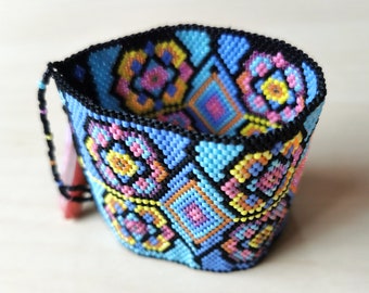 Geometric cuff bracelet in colored woven beads