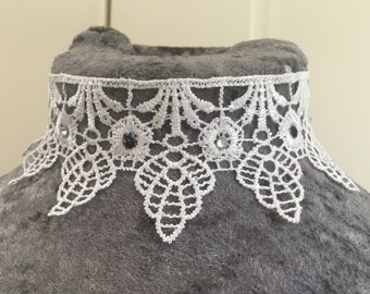 WHITE Statment Gothic lace, fetish choker.