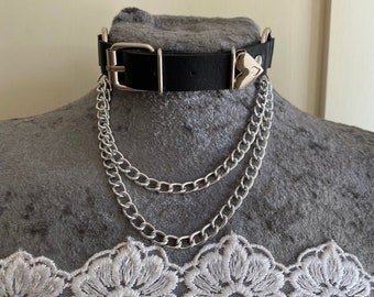 Black leather look collar, belt look hoop chain and heart