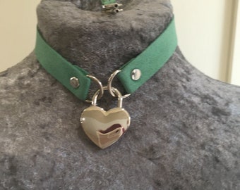 GREEN Locking submissive collar, lock included
