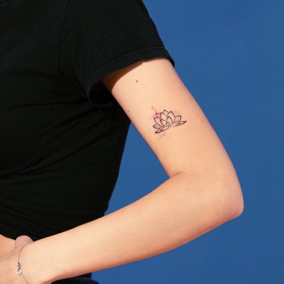 Petit Tatouage Temporaire De Lotus Dans Laquarelle Rose Fr Conception De Yoga Symbole Spirituel Ensemble De 3