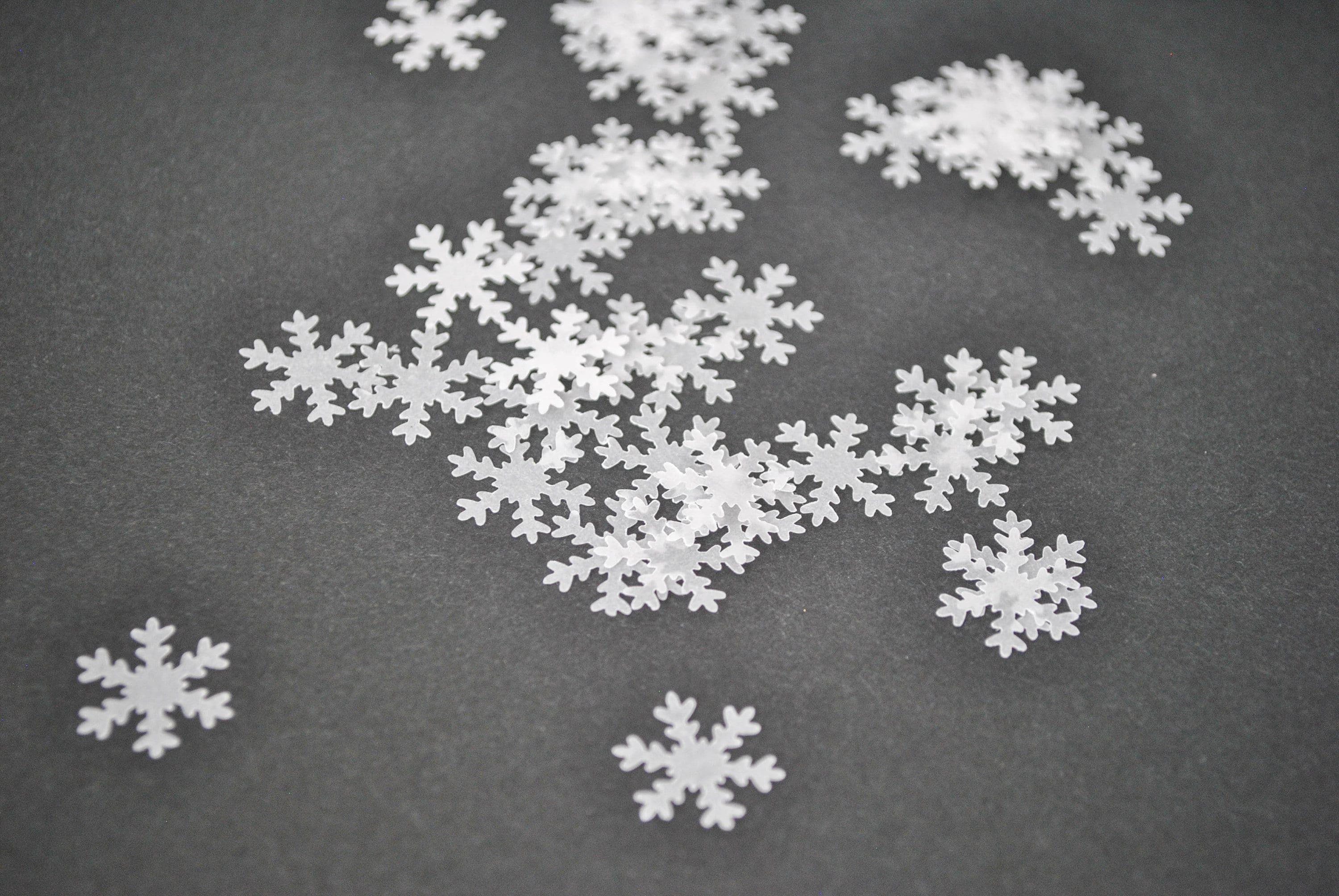 Weihnachts-Konfetti In Schneeflocken-Form – 30g, Weiß, Aus Harz, Für Party-Deko
