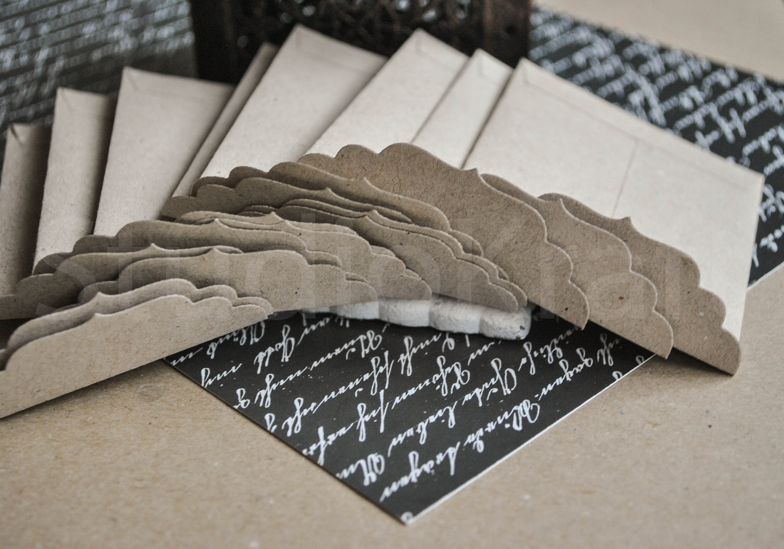 10 kleine braune Kraftpapiertüten | Geschenkkarte Taschen | Hochzeitsparty Konfettibeutel | Bonbonbeutel | handgemachte Papiertüten | Papierpäckchen