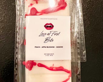 Cera de soja fundida Love at First Bite - Jazmín, Melocotón, Flor de manzana - Calentador de cera