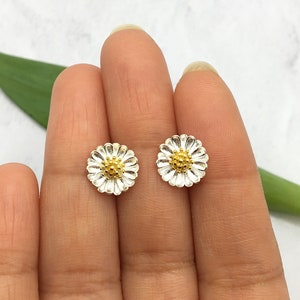 Sterling silver daisy flower studs | Dainty studs | Sterling silver earrings | Tiny earrings | Gift for her | Christmas gift | Flower studs