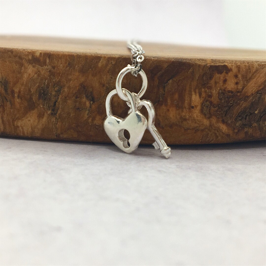 Collana con ciondolo a forma di lucchetto e chiave in argento sterling - Italia