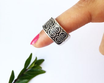 Sterling silver ring, Vintage pattern ring, unique silver ring, Adjustable ring, gift for her, plant silver ring, Statement ring