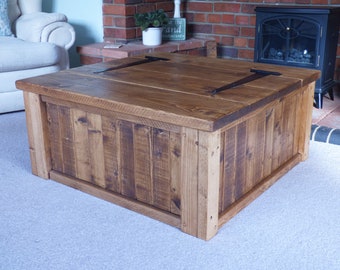 Reclaimed rustic wooden trunk/Coffee table