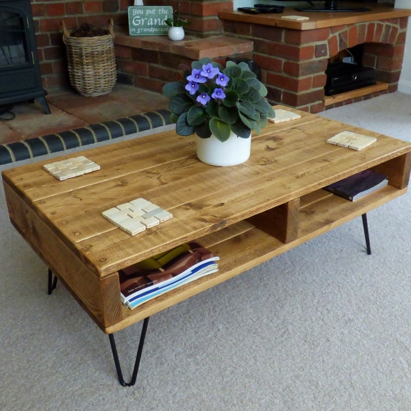 Rustic Reclaimed Wood Hairpin Leg Coffee Table - Pallet Style - **FREE SHIPPING**