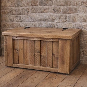 Reclaimed rustic wooden trunk/Coffee table **Free Delivery**