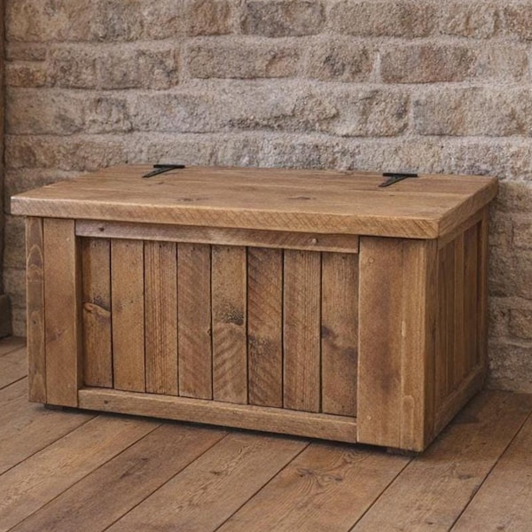 Reclaimed rustic wooden trunk/Coffee table **Free Delivery**