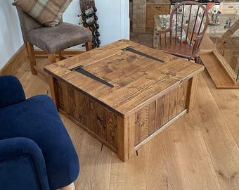 Reclaimed rustic wooden trunk/Coffee table