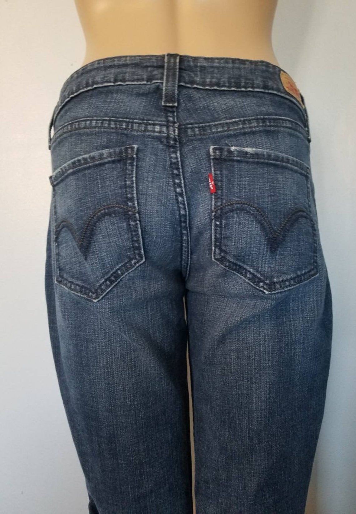 best levi's for curvy figure