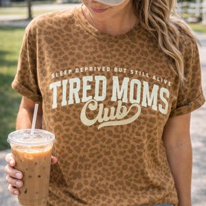 Maglietta Tired Moms Club / Stampa leopardata, scritta vintage, maglietta casual per mamme