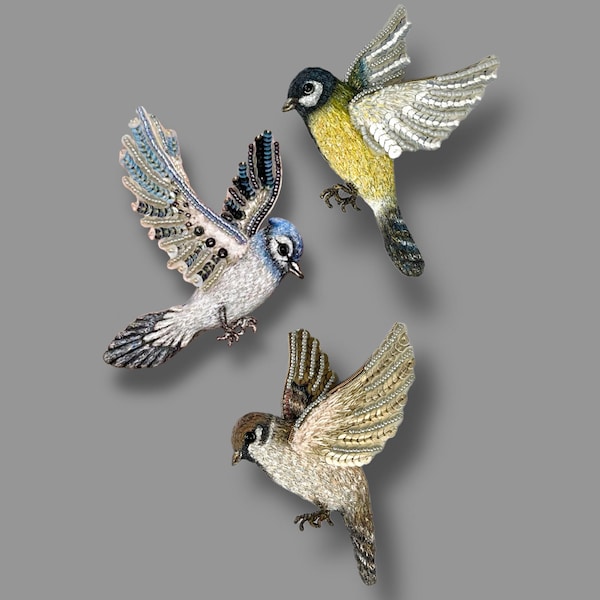 Spilla con perline, spilla a forma di uccello, ghiandaia azzurra, cincia, passero, gioiello vintage ricamato, articolo più venduto, colibrì, uccello del paradiso, fatto a mano, magico