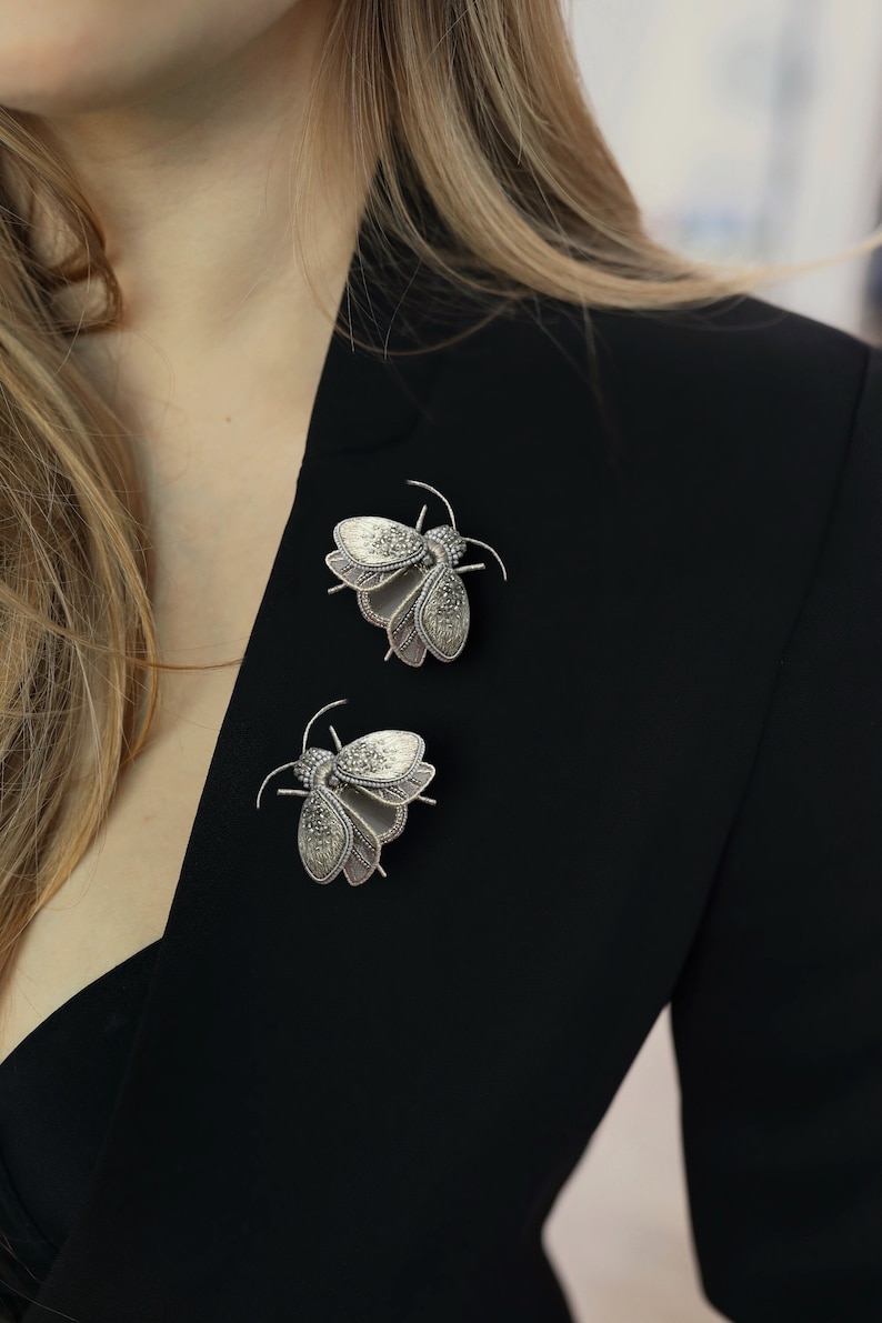 Please note! The price is for one brooch.