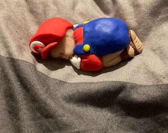 Mario - Figura personalizada de bebé durmiendo de 2,5" para tarta de arcilla polimérica