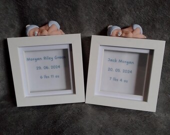 Bebé niño - 12 cm x 12 cm Nombre personalizado Peso Fecha de nacimiento Baby Shower Recuerdo Figura enmarcada Impresión personalizada Figura