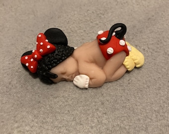 Minnie Mouse - Figura de bebé durmiendo de 6,35 cm, personalizada, para tarta, de arcilla polimérica