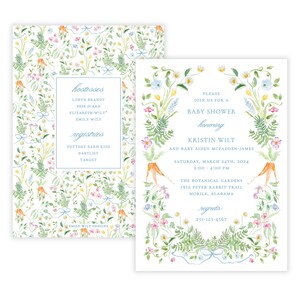 Puede incluir: Una invitaci&oacute;n a una fiesta de bienvenida al beb&eacute; con un dise&ntilde;o floral que incluye cintas azules y blancas, zanahorias y flores. El texto dice "Por favor, &uacute;nase a nosotros para una fiesta de bienvenida al beb&eacute; en honor a Kristin Wilt y al beb&eacute; Aiden McFadden-James. S&aacute;bado, 24 de marzo de 2024, de 2:00 a 4:00 PM. The Botanical Gardens, 1912 Peter Rabbit Trail, Mobile, Alabama. Regrets: 251-123-4567."