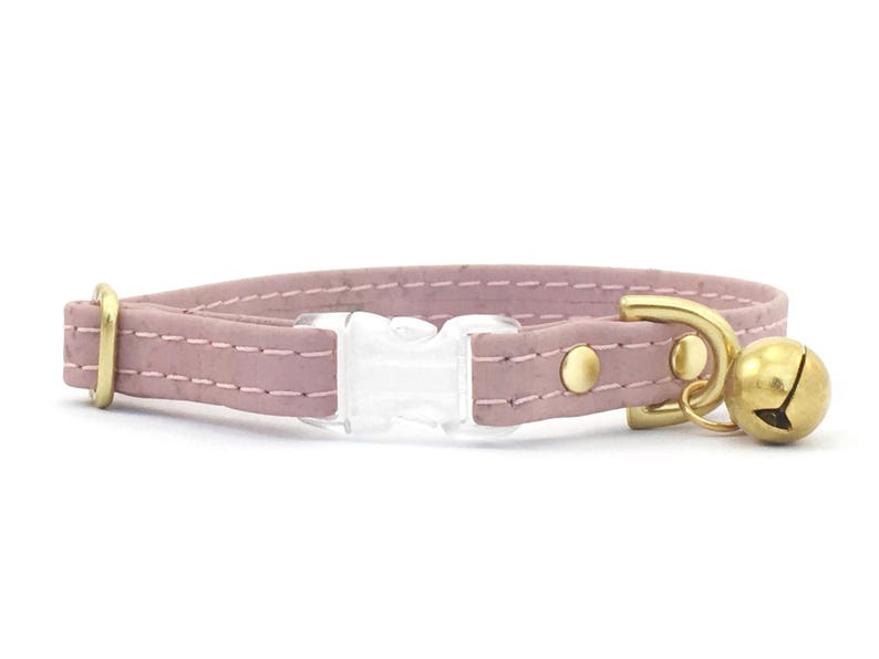 Collier et cloche pour chats échappés | Cuir de liège végétalien ou coton biologique | Quincaillerie en laiton de luxe | Vert menthe, bleu ou rose image 3