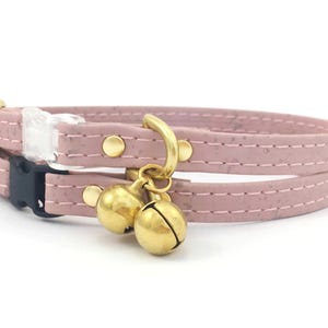 Collier et cloche pour chats échappés | Cuir de liège végétalien ou coton biologique | Quincaillerie en laiton de luxe | Vert menthe, bleu ou rose image 7
