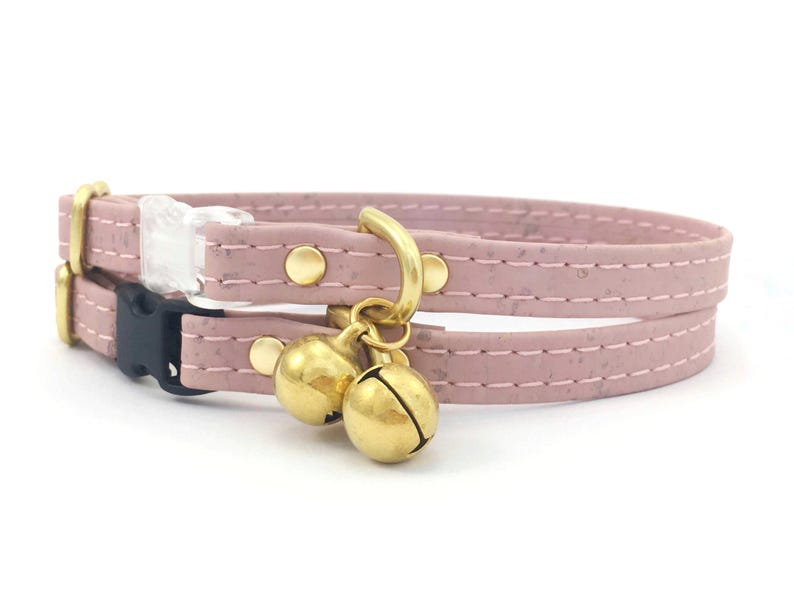 Collier et cloche pour chats échappés | Cuir de liège végétalien ou coton biologique | Quincaillerie en laiton de luxe | Vert menthe, bleu ou rose image 7