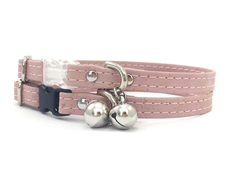 Collier et cloche pour chats échappés | Cuir de liège végétalien ou coton biologique | Quincaillerie en laiton de luxe | Vert menthe, bleu ou rose image 6