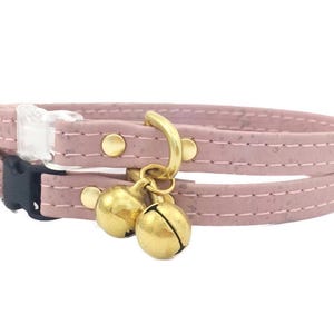 Collier et cloche pour chats échappés | Cuir de liège végétalien ou coton biologique | Quincaillerie en laiton de luxe | Vert menthe, bleu ou rose image 4