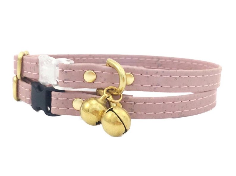 Collier et cloche pour chats échappés | Cuir de liège végétalien ou coton biologique | Quincaillerie en laiton de luxe | Vert menthe, bleu ou rose image 4