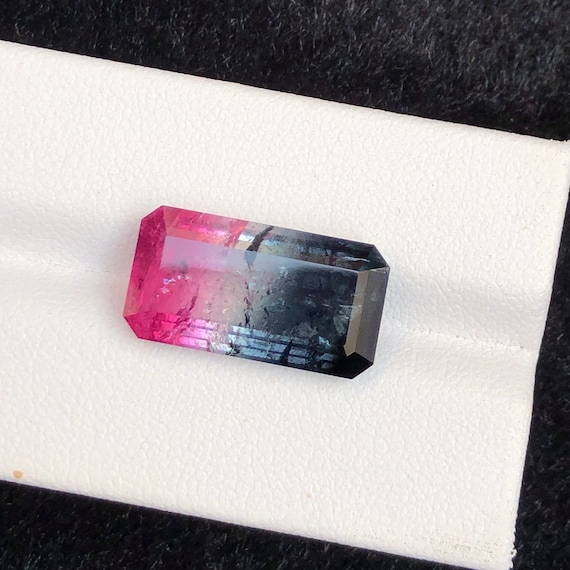 バイカラートルマリン宝石：12.7カラットのピンク＆黒紫色のクリスタル